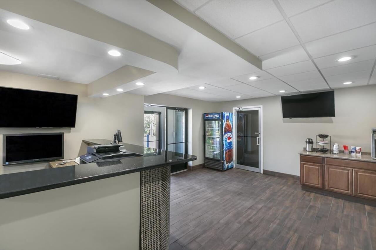 Knights Inn Bristol Levittown Bagian luar foto