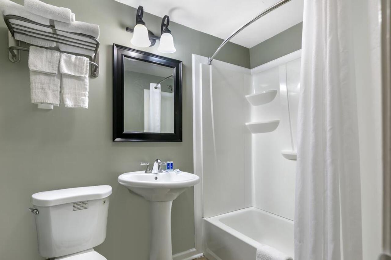 Knights Inn Bristol Levittown Bagian luar foto