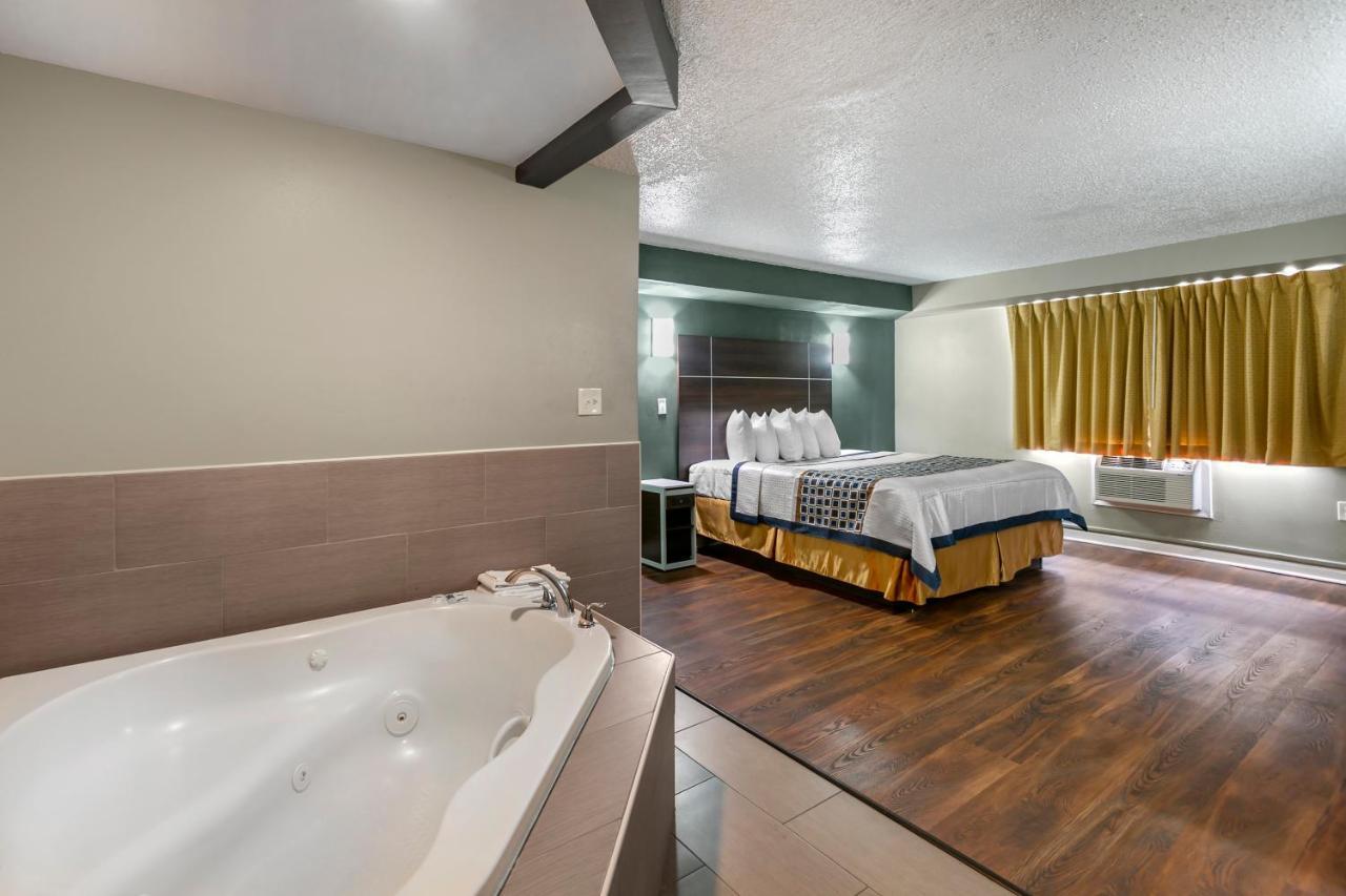 Knights Inn Bristol Levittown Bagian luar foto