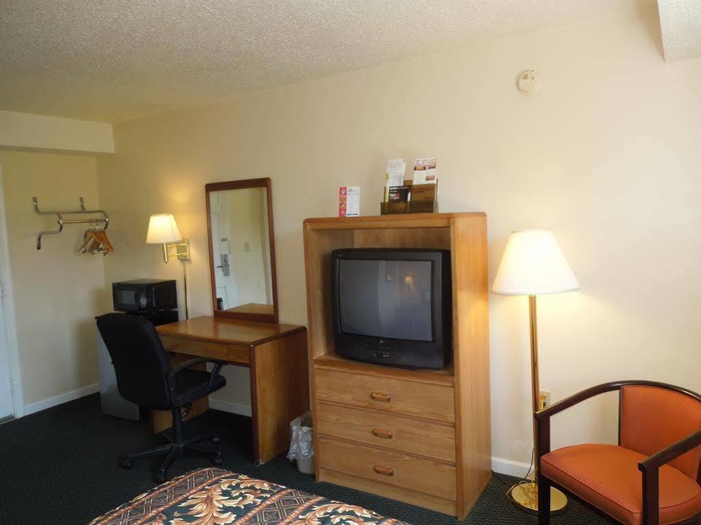 Knights Inn Bristol Levittown Bagian luar foto