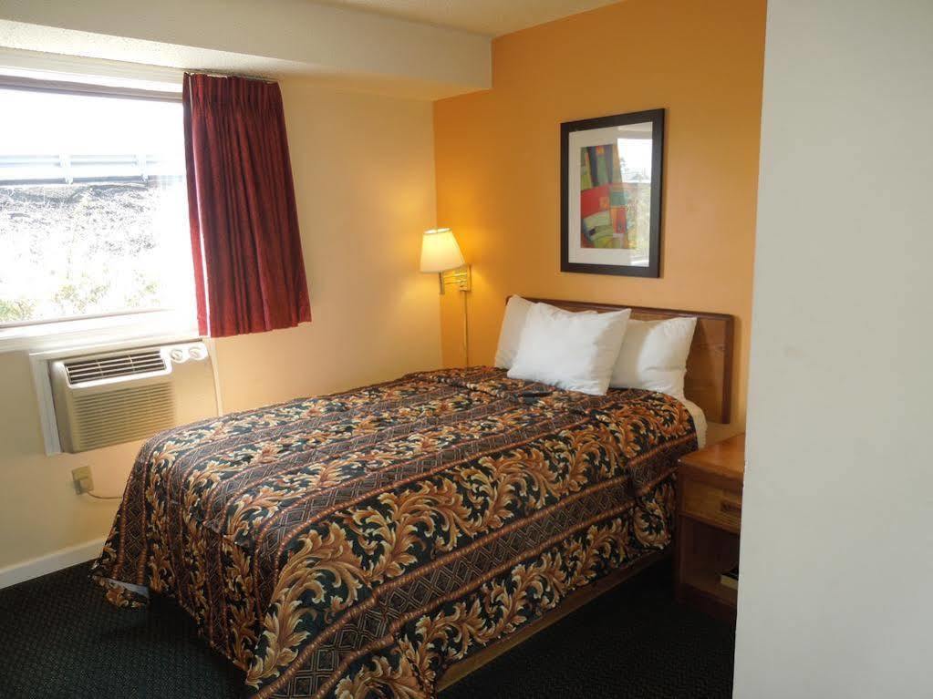 Knights Inn Bristol Levittown Bagian luar foto