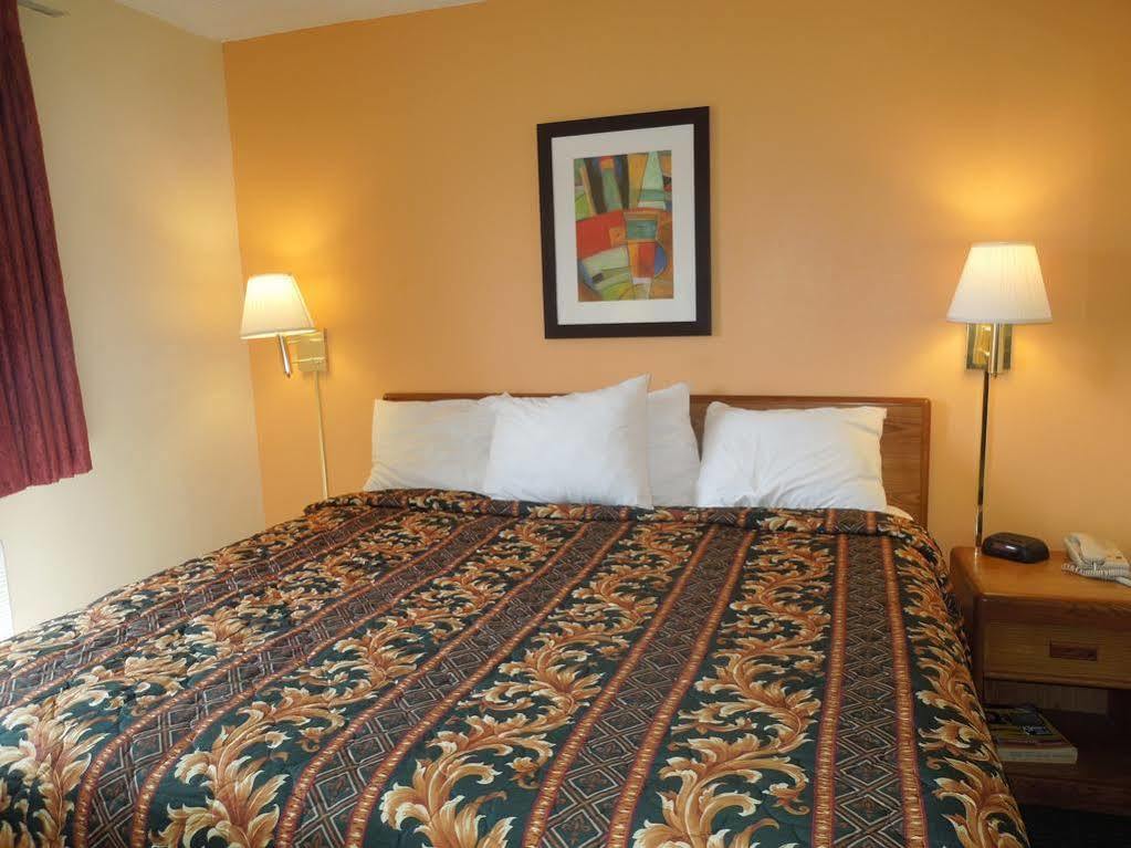 Knights Inn Bristol Levittown Bagian luar foto