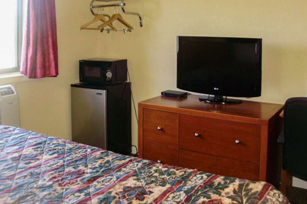 Knights Inn Bristol Levittown Ruang foto